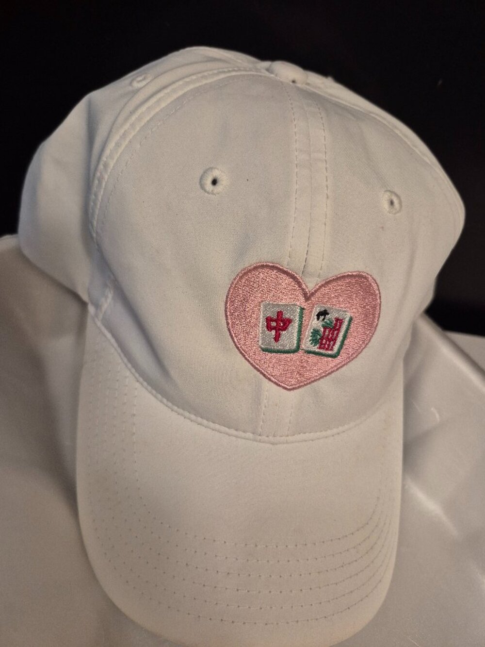 MAHJONG HEART TILES EMBROIDERED BASEBALL CAP-WHITE